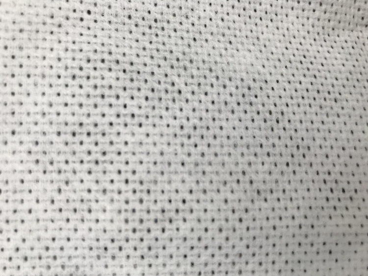 Czyściwo dziurkowane włókninowe białe li. - 135  listków/rolka - 50 mb 2