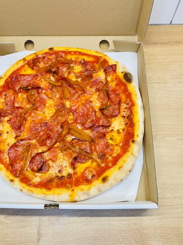 Pudełko karton na pizzę, wymiary 45 x 45 cm, kolor biały, rogi proste
