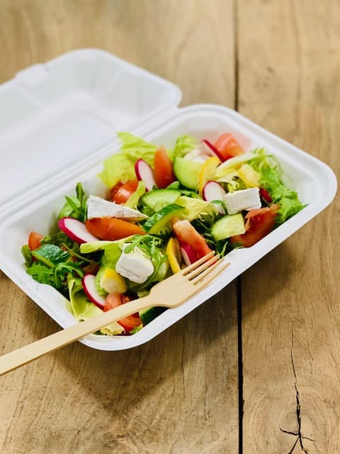 Pojemnik z pulpy trzciny cukrowej na sałatkę blog