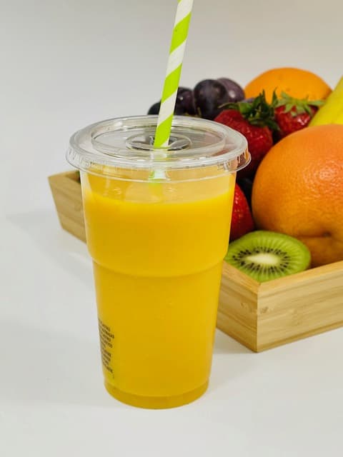 Sok owocowy w kubku plastikowym blog